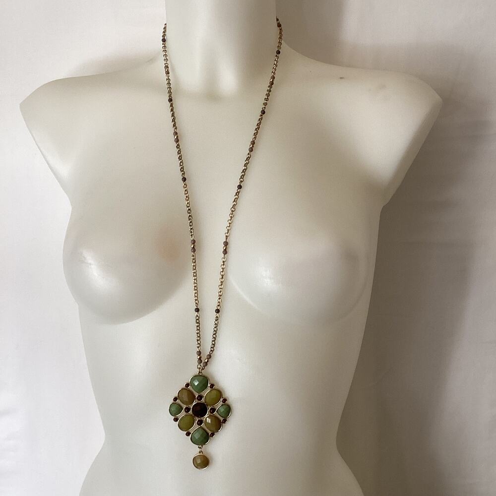 2121NWOT Fashion gold 32" necklace w/green color bead pendent gold lobster clasp